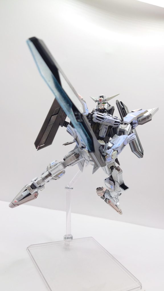 大剣アロンダイト。デスティニー元々のデザインを参考にしたので剣は1番簡単でした。ただ刃を格納するのがどうしても無理で差し替えにしてます…ここはギミックよりも見た目優先しました🫡