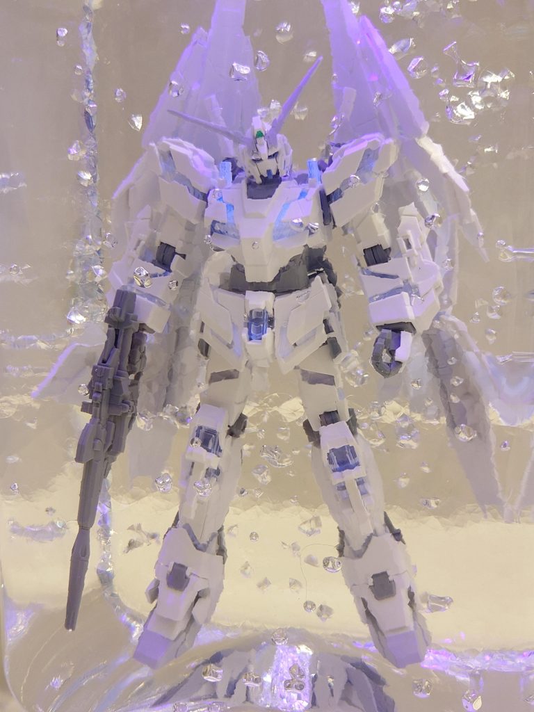 ペインティングモデルですが、真っ白のサンプルが気に入って買った為、あえて色をつけてません。