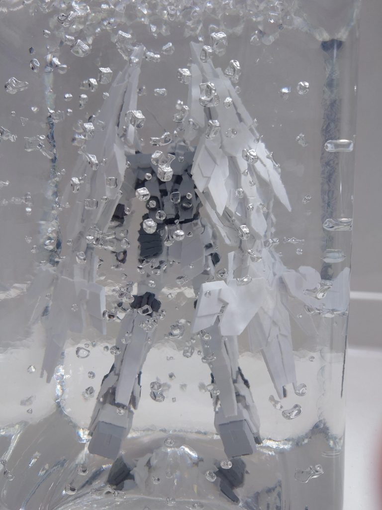 光沢クリアーとサイコフレーム部分に蛍光クリアーを塗って完成させました!