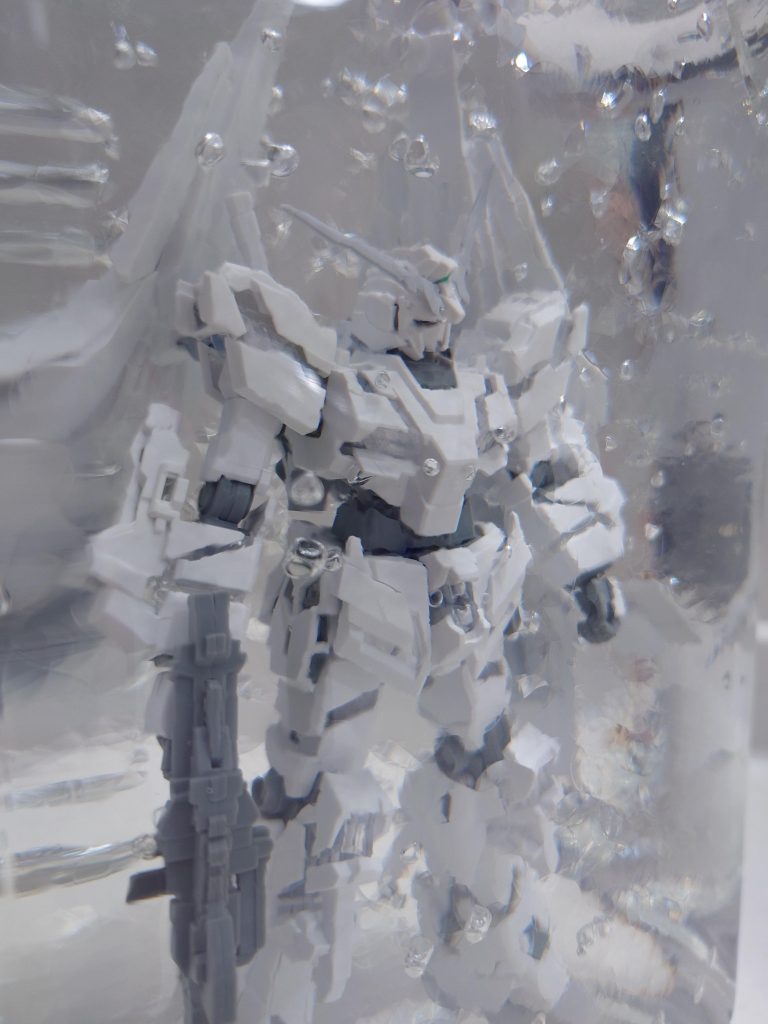 消臭ビーズを入れる時に腕やら足やら首やら角度が変わってしまって、いまいちポーズが決まらなかったのは失敗でした😨接着剤で固定する勇気もなく…