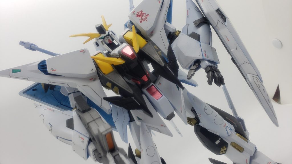 顔だけ少しいじって、ノーマルのガンダムフェイスに近くしています