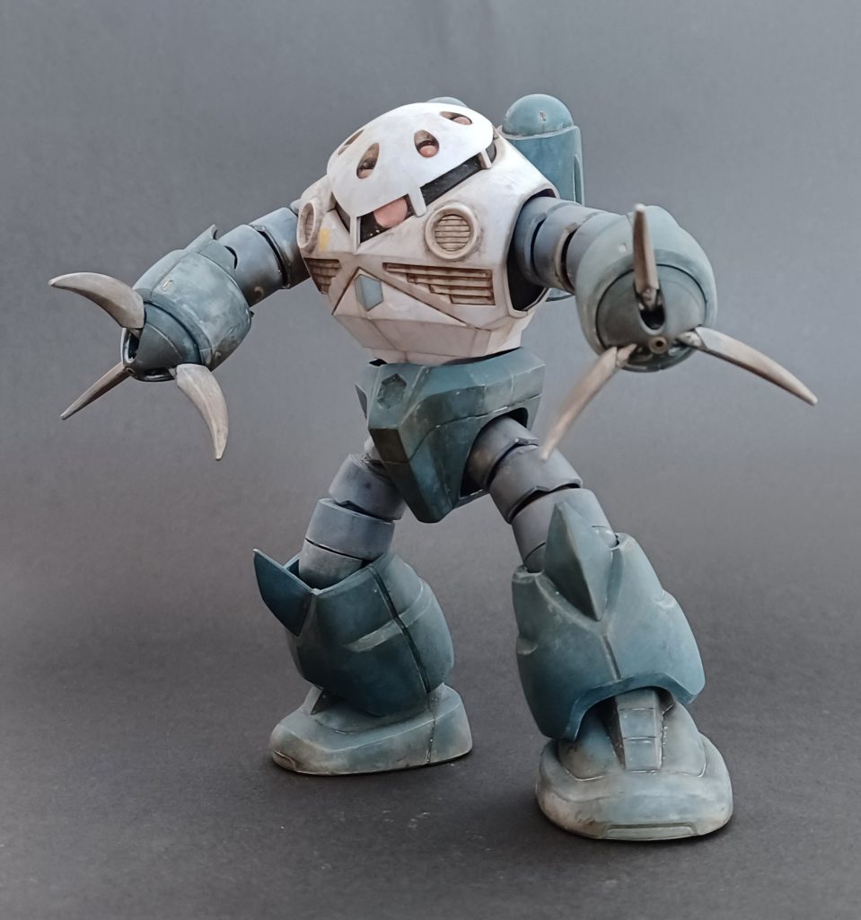 モノアイはセリアのレジン液を使って作ってみたけど丸くならんし、デカ過ぎるしで失敗続き💧こういう時は、ほどほどの所で止めるのが一番だよね♪