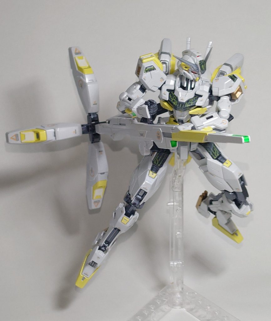 キットの出来が良すぎて妄想家泣かせのキットですね(^_^;)何度もリトルガーラが「そのままでいいじゃん」と囁きかける中、とにかく色は変える方向で。