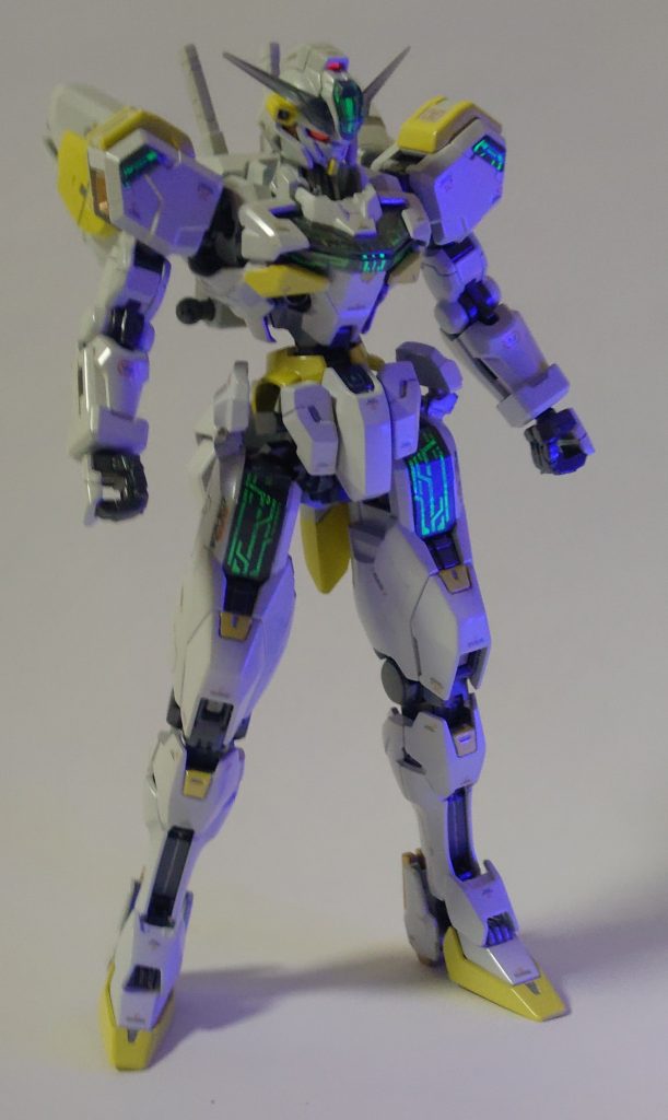 今回もシールを白黒コピーして、蛍光ペンのイエローで着色、両面テープで貼付けました。お手軽な割にしっかり光ってくれるのでオススメです!