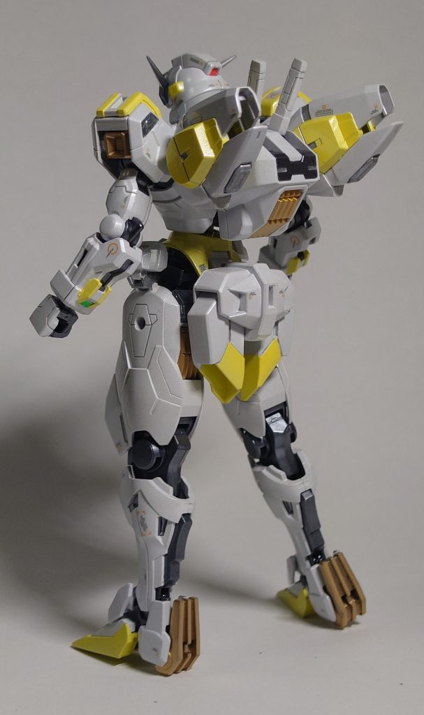 一応、バックショットも。完成度の高いキットなので、プロポーションはむしろ変わらないように、無理のない変形になるようにしました。ホントにオススメのキットです!