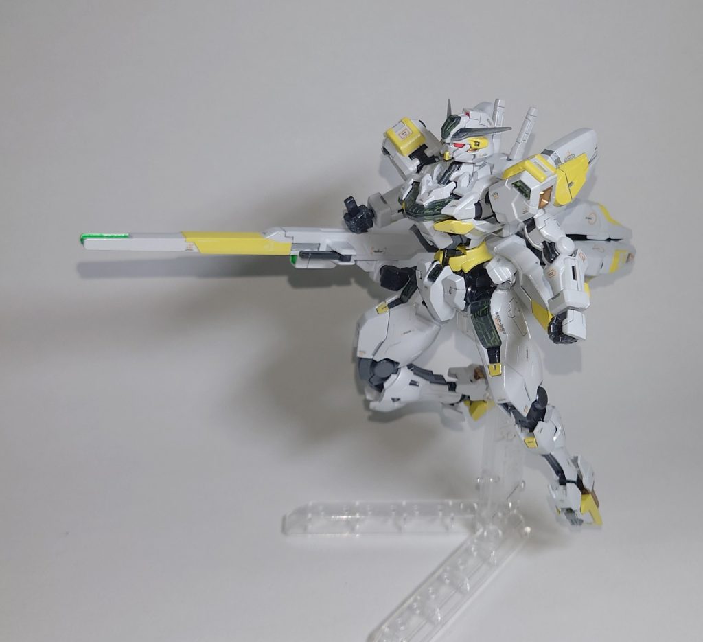 問題はこの「ハイマニューバモード」爪先をたたんだだけで「高機動」というのが、どうにも物足りない。 ※個人の感想です。