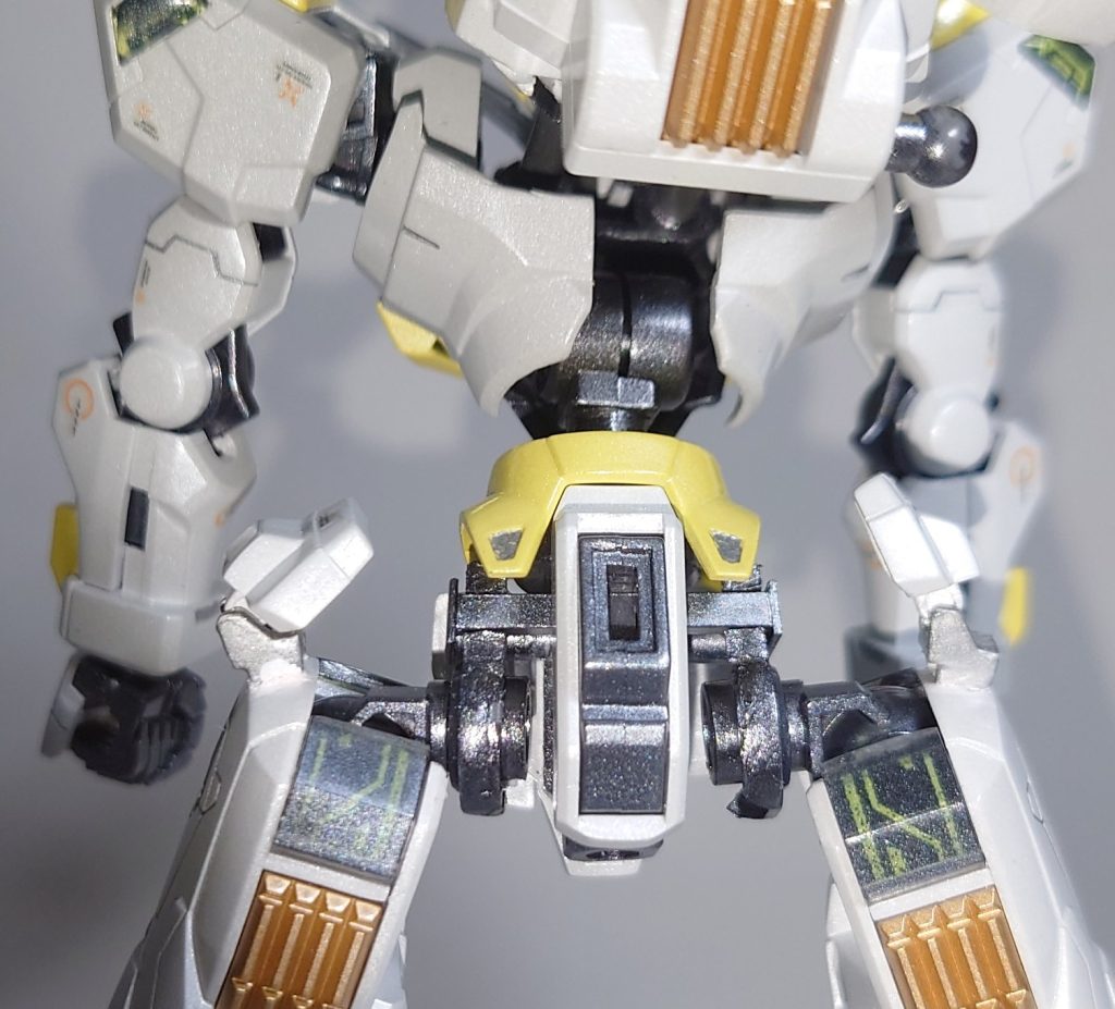 製作工程の写真が無いので分かりづらいですが、こんな感じになってます。キット以外は腰の稼働にコトブキヤさんのジョイントパーツを一つ、それ以外はプラ板プラ棒だけのお手軽改造です。