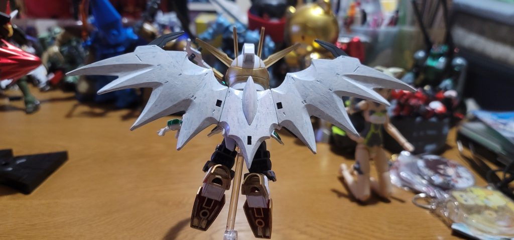 白金の翼で今日も黒い存在を見つけるべく、地上を調査している。