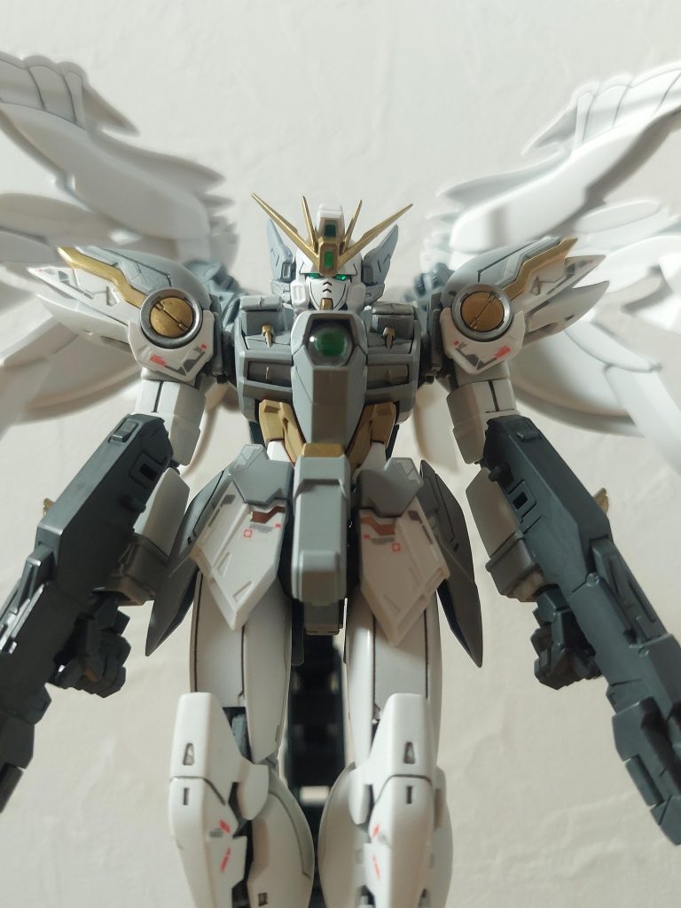 W系統の醍醐味、ライフル両手持ち。後ろの羽とよく似合ってますよね。神々しい。