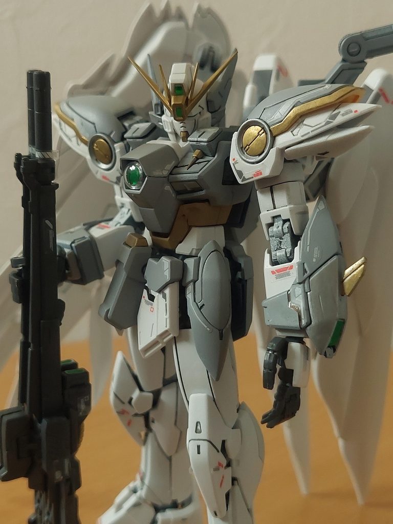 まずは素立ちから。RGのスタイルの良さは勿論、細部までしっかり作り込まれており、非常に格好いいです。