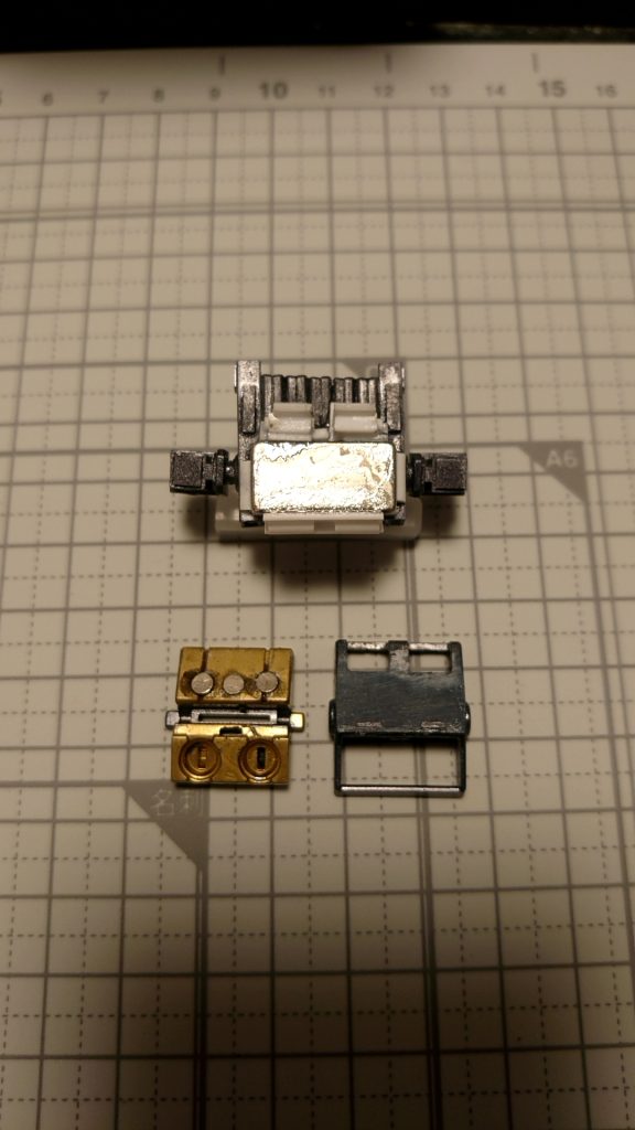 ランドセルと砲撃ユニットは、ネオジム磁石で合体します。