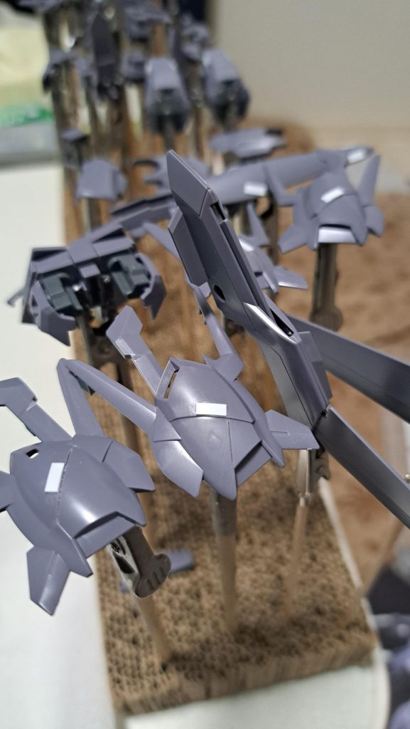 成型色のデルタプラスのパーツです。塗装前後の参考までに。