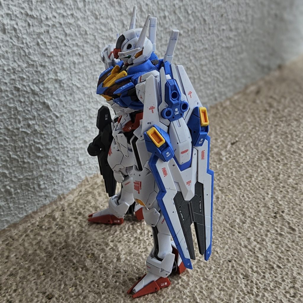 横から。Hobby JAPANさんの記事を参考にした簡単素組でしたが、作りやすく、とても格好良いプラモデルでした。ご覧いただきありがとうございました。