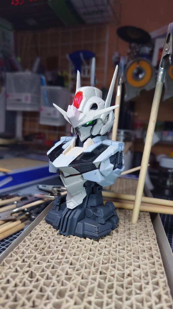 サフチェック状態クリアパーツのみ塗装済み状態で綺麗に目に光が入って割りとお気に入りの写真です  ここまで見て頂きありがとうございました🥰10月中にガンプラを投稿する予定ですので、そちらも見ていただけたらと思います。