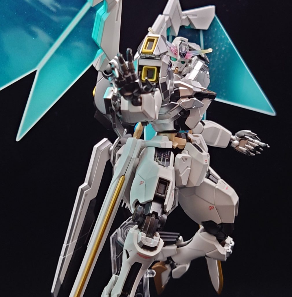 手もクロームシルバーで塗装してるけど、撮影するとイマイチ銀色って感じがしません。