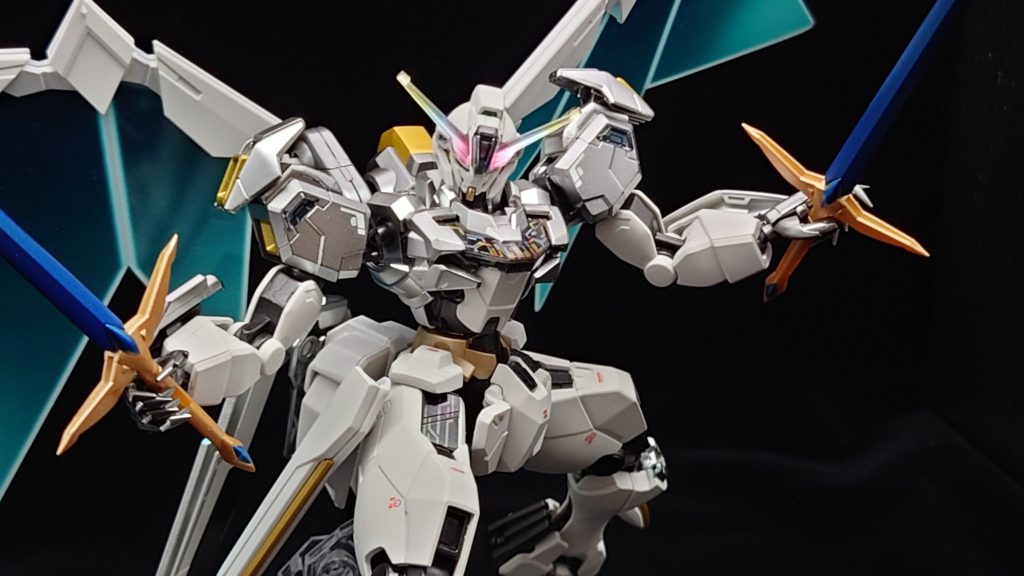 微妙に写っているバックパックはエアリアルのフライトユニットです。翼の位置も調整出来るし、ボールジョイントを仕込んでるので向きもグリグリ変えれます。