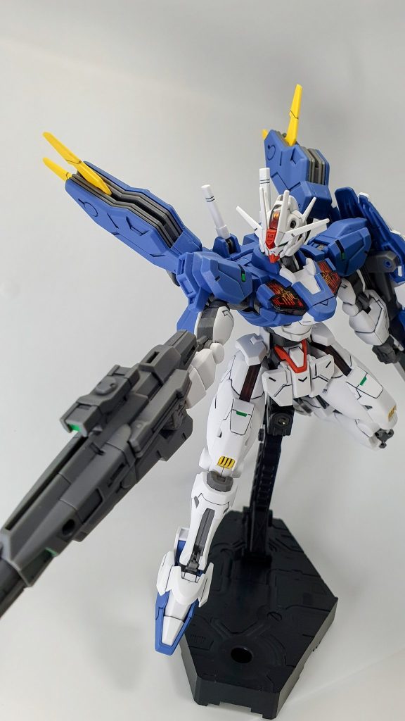 ライフルを構えたポーズ。関節がしっかりしていてヘタレないのもいいですね!