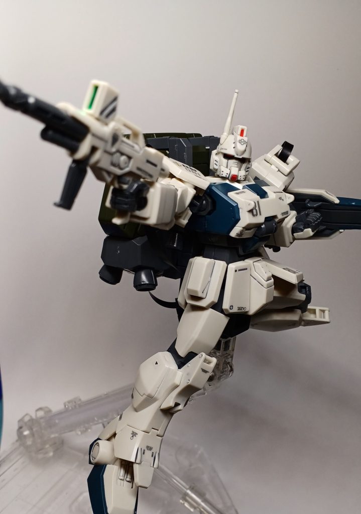 ガンダムといったらこのポーズ!デカールを貼るときはスッゴく時間がかかってしまいました。
