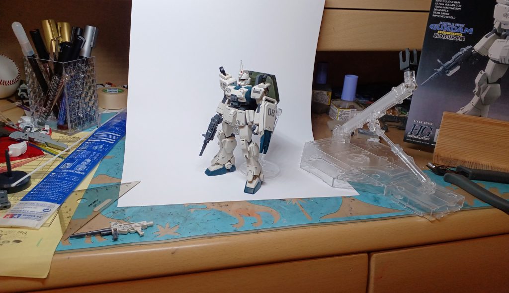 今回は水転写デカールを多く使用してるのでデカールの凹凸があまり気になりませんね。時間が結構かかった分、できの良いものになったと思います。ということで今回はガンダムEz8でした!バイバイ(*・ω・)ノ