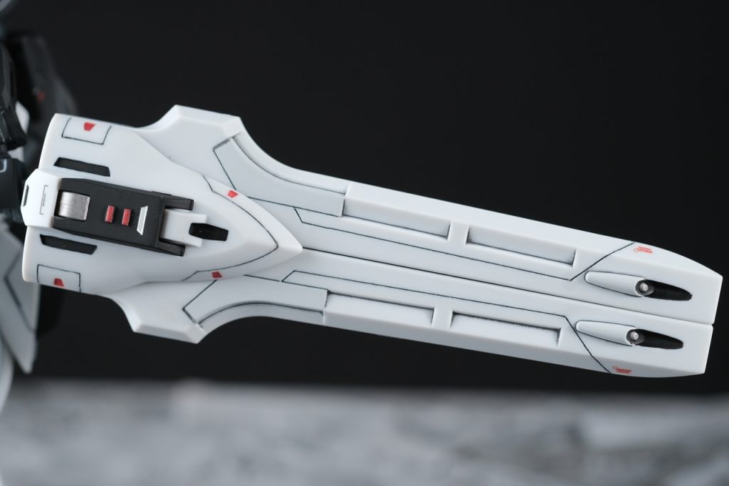 武器。バラバラになって背中にくっ付いたりファンネル攻撃みたいなことをしてくれます。ノーマル状態より機械っぽさが出せてるはず。以下、色々ポーズを取らせて撮影してみましたのでご覧ください。かっこいいと思ってくれたらうれしいです。