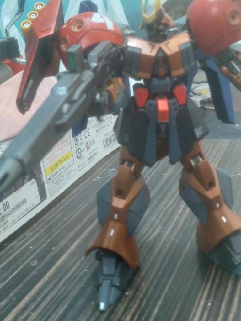 The main beam rifle is scratched built using spare parts, putty, and pla plate. The main color is metallic brown. Medium blue, red, black, and yellow was also used