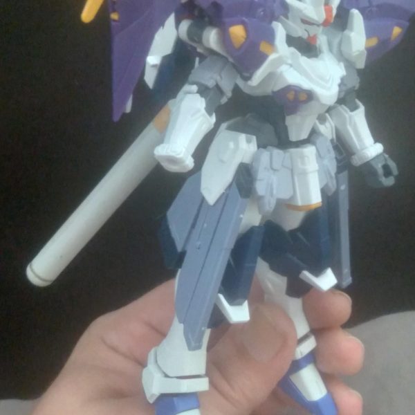 Working on a commission project for my friend. It's a kitbash of the amazing strike freedom and the aesculapius. I removed the dragoons on the lower backpack and replaced them with propellant tanks from wave. Drilled out the gun barrels on the claws so now they can emit beam sabers.（2枚目）