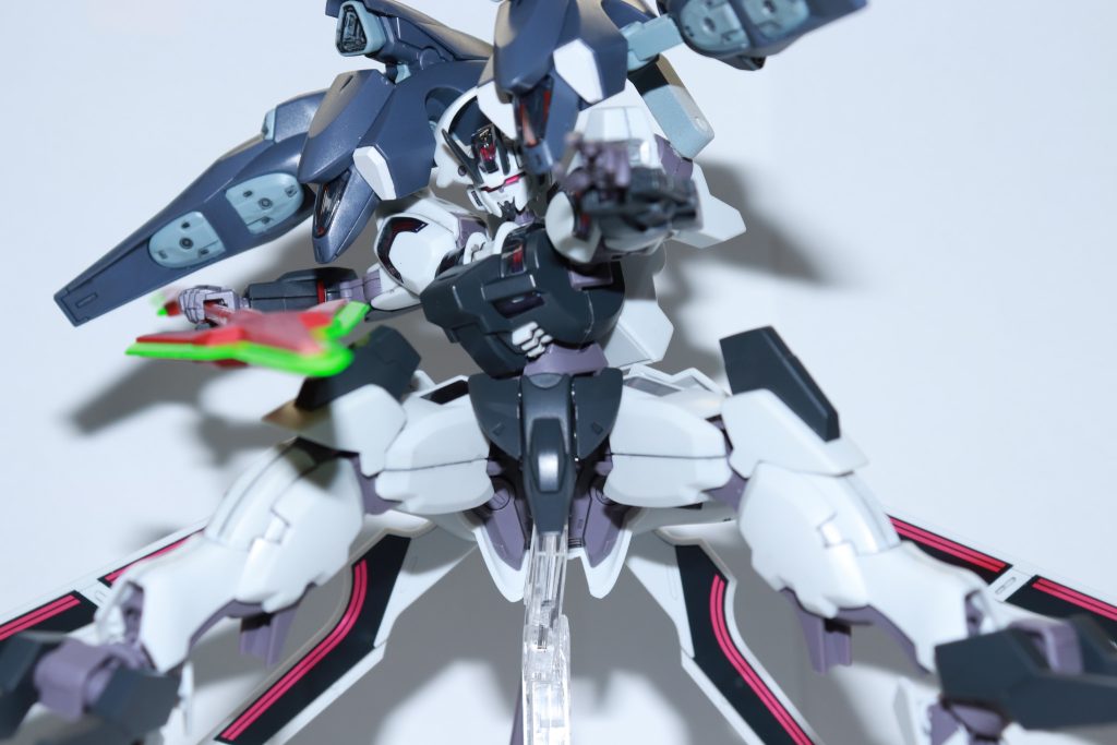 本機はヴァナディース·オーダーによって運用され, 元ベネリットグループの軍事工場への襲撃などに用いられた。ファラクトと同等の電磁ビームをもつガンビットとシュバルゼッテのガンビットの組合せによる攻撃に, 工場を守備する元ベネリットグループの軍隊は手も足も出なかった。