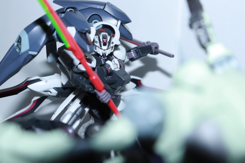 Phönixはドイツ語で“不死鳥”という意味。開発者はヴァナディース機関の復興を願い名付けたようだが, 対応に当たった部隊にはその禍々しい見た目からデーモン(悪魔)と呼ばれている。