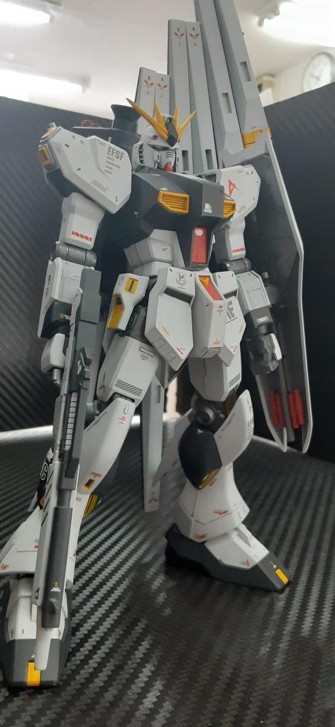 HGのシンプルな造形はスタイリッシュなRGにはない良さがあります。可動範囲は叶いませんが個人的にはベストプロポーション。