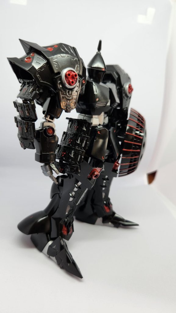 頭、胸などなるだけギャンのデザインを残す方向にしました。