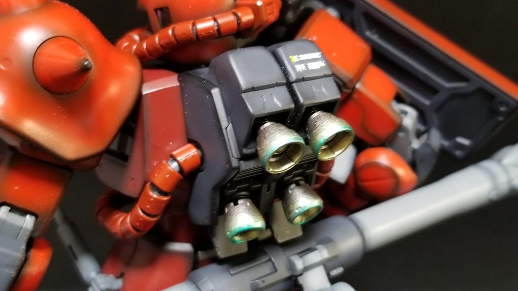 初めてグラデーション塗装(?)とチタン焼け塗装に挑戦。グラデの方は大きいキットであれば、圧と噴射量の調整で0.5mmのハンドピースでも行けるかな。チタン焼けは細吹きが欲しい・・・