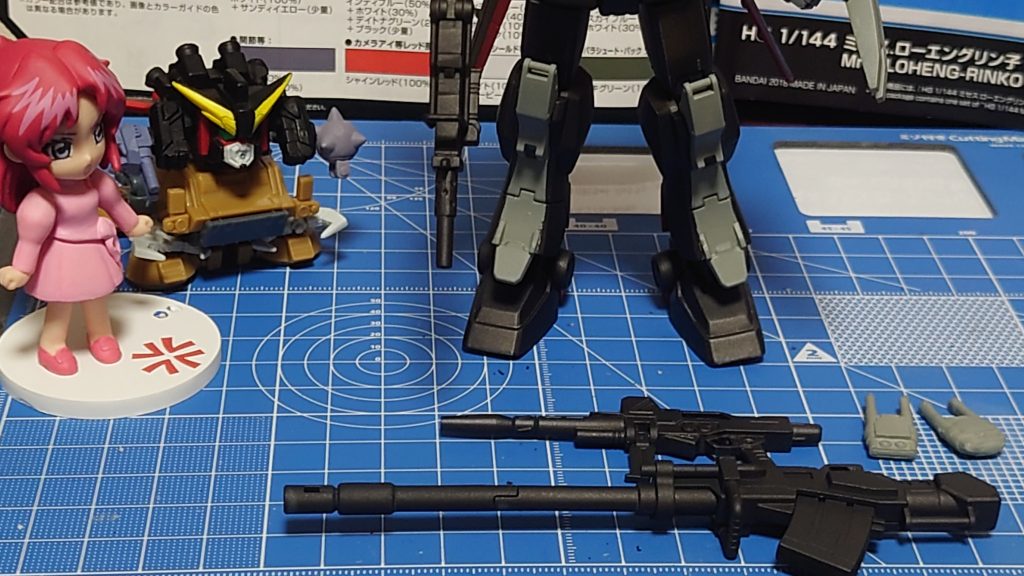 立ちポーズだとローエングリンは隠れる配置。その他武装はマグネット式で取り外しと角度変更可能に。ドミニオンにはプラズマブースターのイメージは無いなぁと、陸戦型から180mmキャノンを持ってきました。ゴットフリートは利便性考えたら腕か肩辺りが良さそうでしたが、倍返しモード考えるとやっぱり膝だよね、と元の配置にしました。