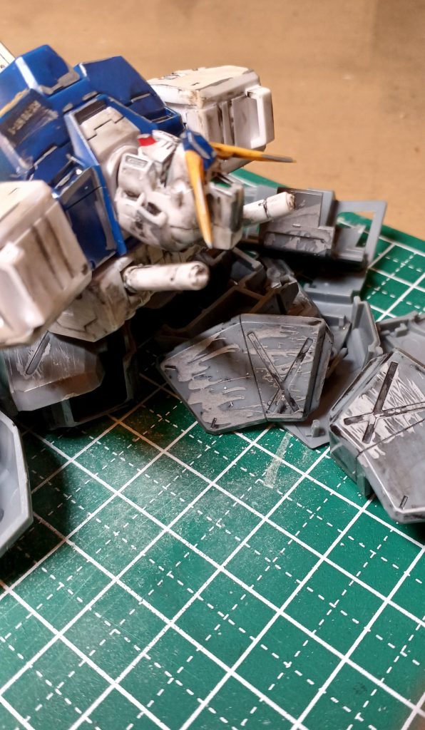 チョバムアーマーだって一個一個ウェザリング塗ってます。これがも～！大変で1時間ぐらいかかってしまいました。ということで今回はNT-1アレックスでした～。ご視聴ありがとうございました！バイバイ(*・ω・)ノ