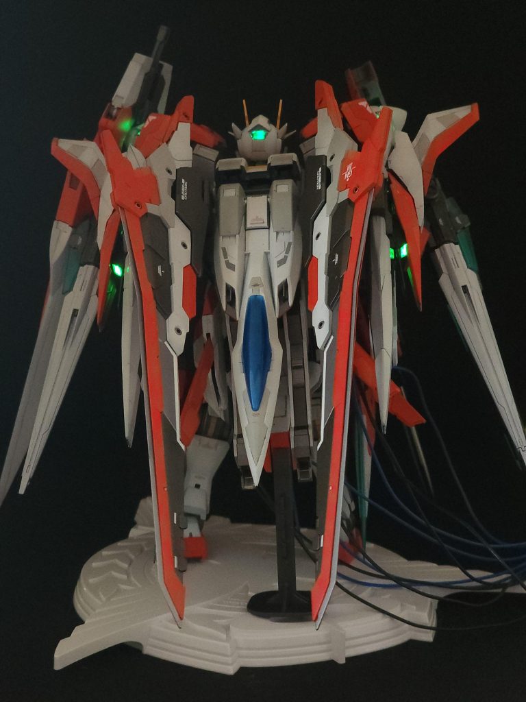 後ろはこんな感じですあ、デカールは本体カラーに合わせて赤で形の似ている物を使用してます。