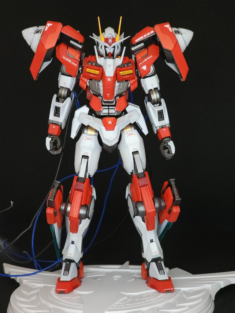 ダブルオー単体です。プラ板、筋彫り追加と塗り分けで情報量を増やしてみました。 最後までご覧頂きありがとうございます。現在、悪役イベント用の機体を制作中ですのでお楽しみに!