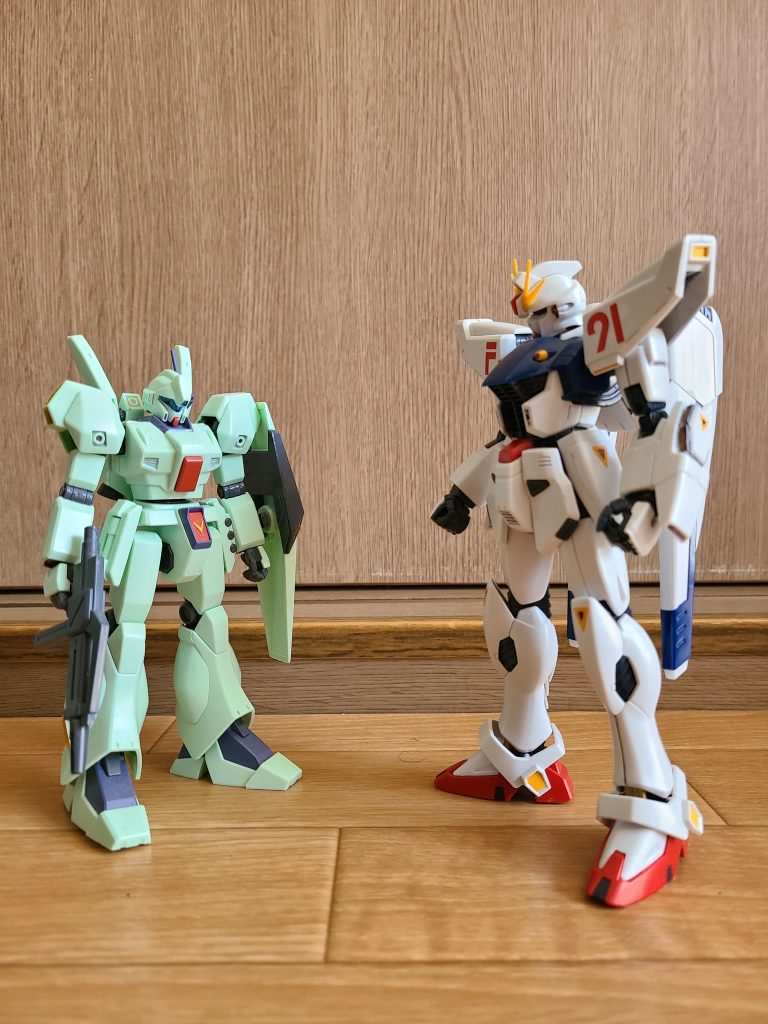 「分かりました、小型ジェガンタイプで行きます！」「いや、そう言う事じゃなくて…」  