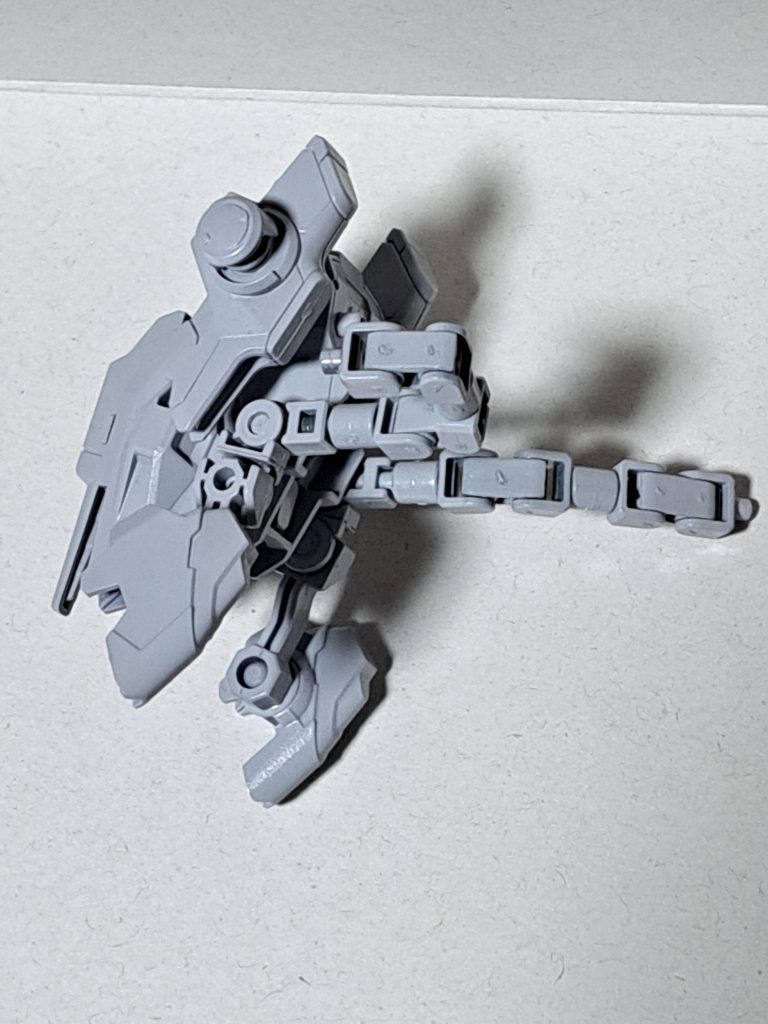 腰のアレを装着する為、バックパックにパーツを付け足してます。