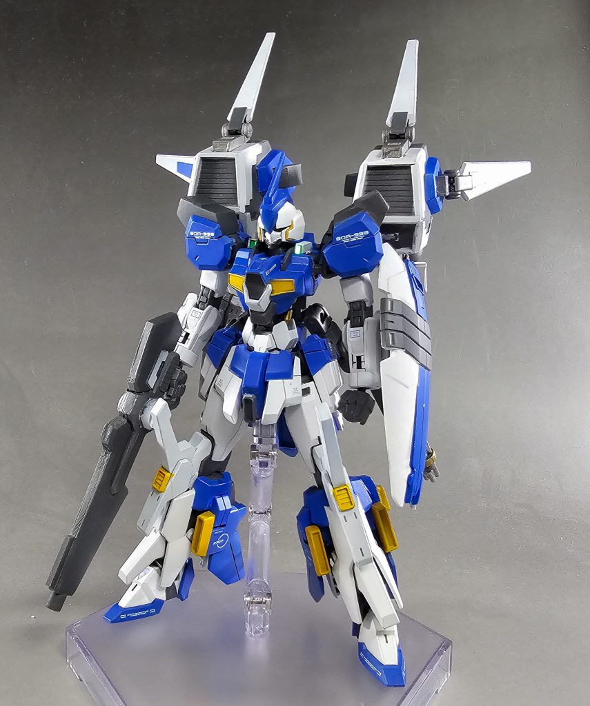 正面。色々ミキシング。頭部はガンヴォルヴァをパテ等で改造、肩はプラ板でブースターぽくしました。