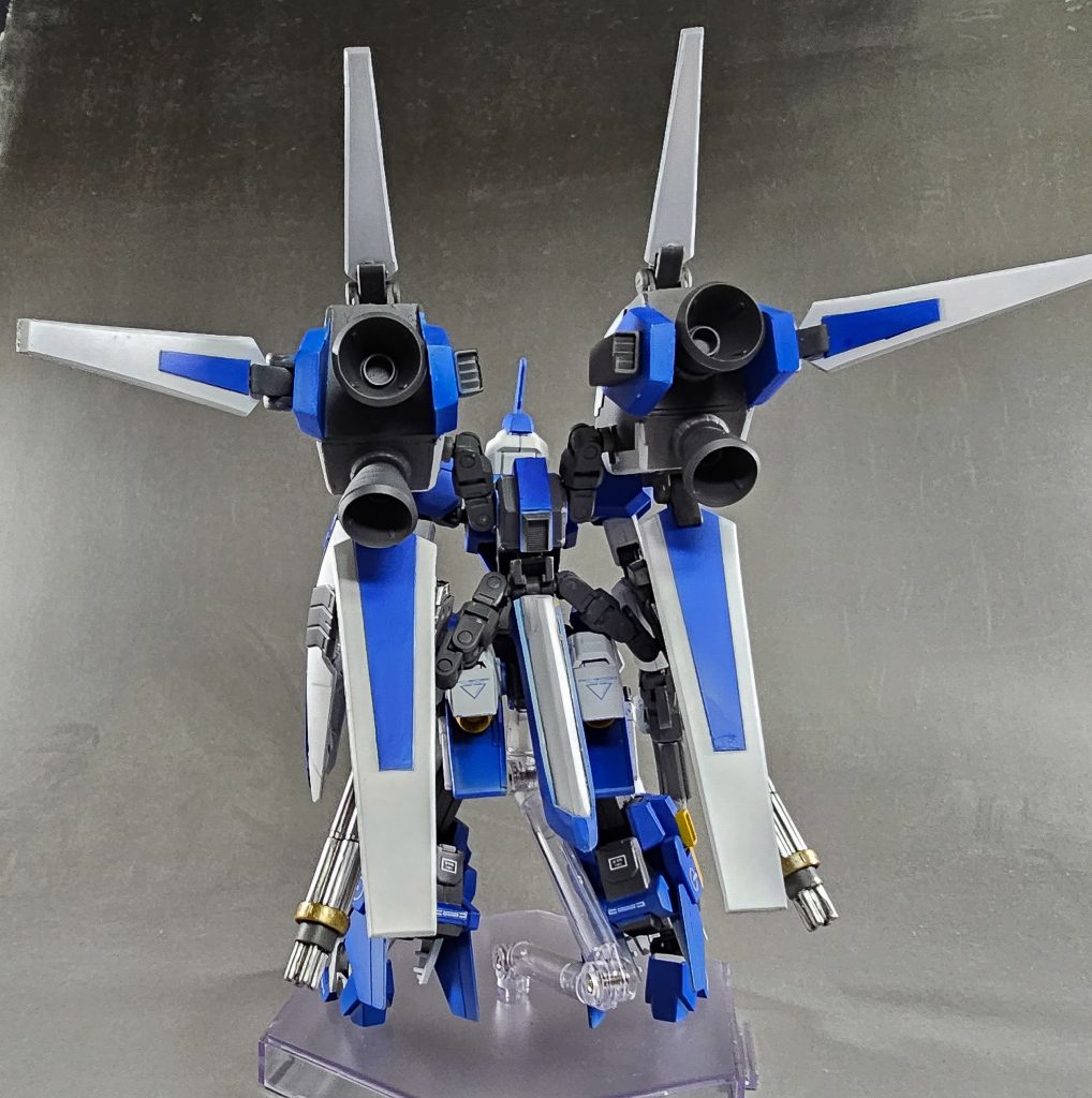 後部。バックパックはほぼスクラッチ。重くなったためスタンドがないと立てなくて立てなくて…