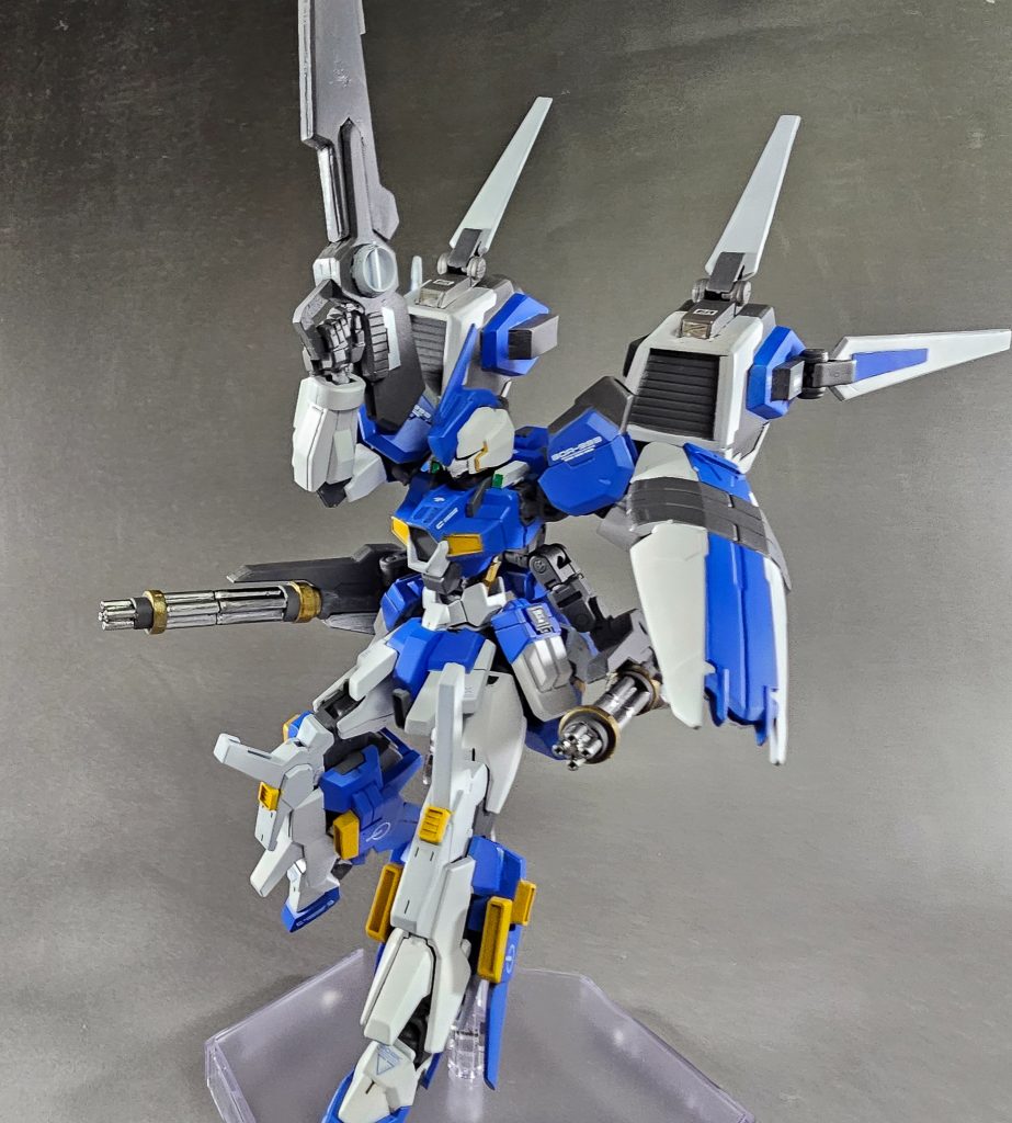 回転式多銃身機関銃 二上バックパックに装備したガトリング。アームにてフレキシブルに可動。