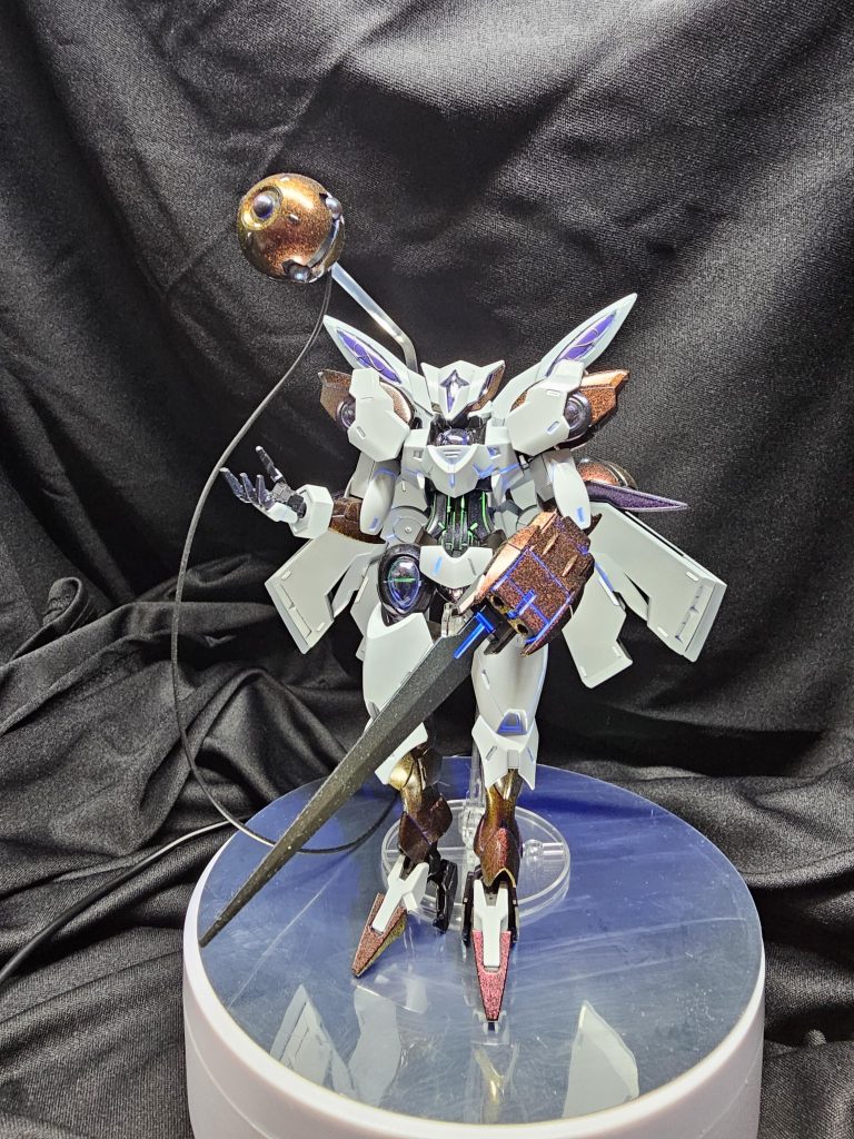 蛍光塗料でサイコフレーム風にしてます