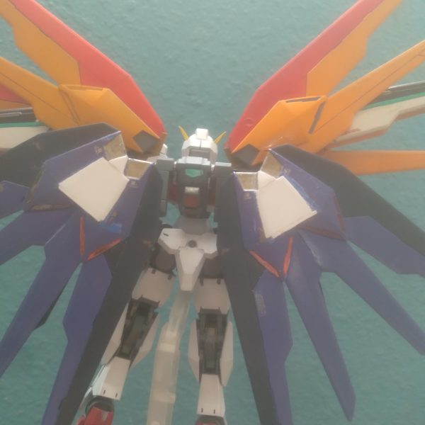 Custom Gundam Leander with Helios' backpack and the wing shields equipped. If they were the same color, it would look a lot better, I believe （2枚目）