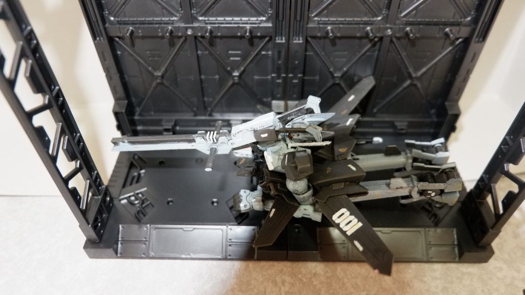 飛行形態で点検中