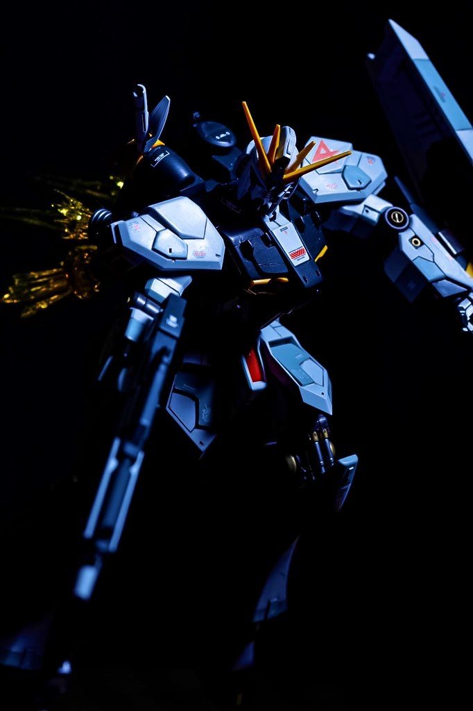 去年模型活動を再開させてまだ3体目のキット。エントリーグレードで作ってみました。とあるガンプラユーチューバーの製作ビデオを参考にEGをMGばりにディテールアップするという初心者にはかなり敷居高い工作に挑んだ意欲作？