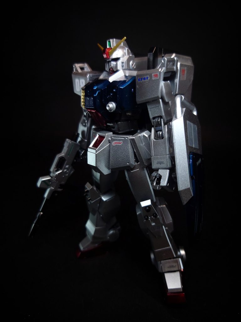 一方で、試作機であるRX-78-2 ガンダムに代表されるRX-78は生産性を度外視した非常に高性能な機体であったため、その性能を発揮するための各パーツの品質管理は厳しいものとなり、要求スペックに満たない規格落ち部品・使われなかった不採用部品が大量に発生することとなった[7]。これを受けて、RX-78のパーツの追試を考慮し、転用したMS全般の量産試験を兼ねた機体としてRX-79の開発はスタートする[7]。