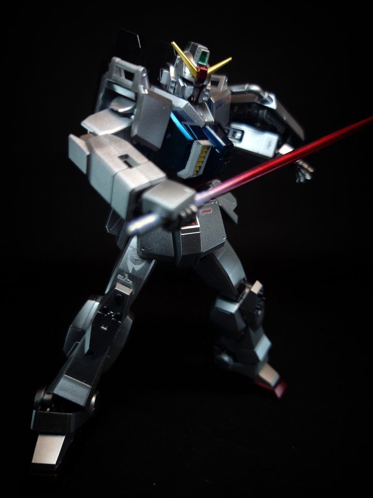 これらの理由から、RX-79は連邦軍における量産MS計画初期の機体として扱われる[8]。開発は陸軍省の主導でおこなわれ[9]、宇宙戦闘用の装備はすべて取り外し、完全な陸戦用の機体として再設計された[10]。戦時急造された本機だが、内蔵されたデバイスのうち、少なくとも頭部では通信器にRX-78の純正品を用いりながらも多くのパーツが新規設計となっており、大戦後期に量産されたジムが大幅なコストダウンによってRX-78ガンダムの構造を継承していたのに比べ、基礎設計そのものに陸戦用の改修が施されている[11]。