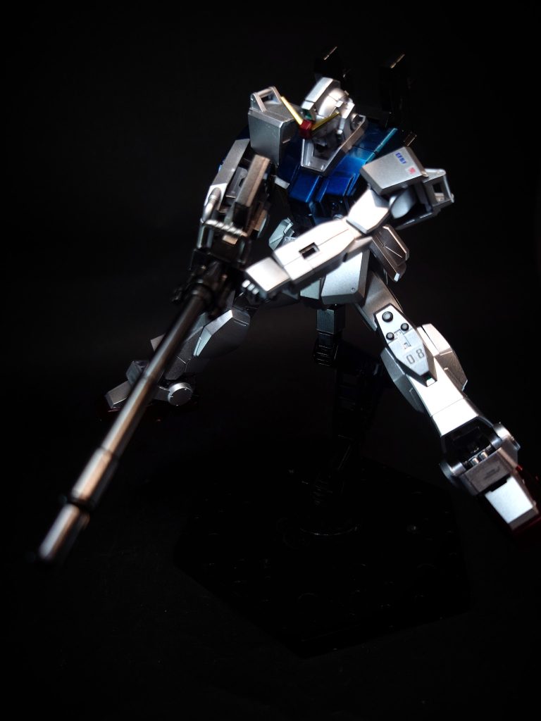 180ミリキャノン型式番号：YHI FH-X180[26] / NFHI GMCa-type.09/180mm[13]長距離支援用であり、僚機との連携により後方から射撃を行う。この武装は非常に大きいため移動時にはマガジンを含め4つのユニットに分解し携行することが可能である。対MS用成形炸裂弾、徹甲弾、ナパーム弾を任務に応じて使用可能[13]。第4話でサンダース機がアプサラスに2発を命中させたが、アプサラスは無傷だった。第10話でもサンダース機が装備しているが、グフカスタムの砲撃で失われる。バルカン砲本機はガンダムが頭部に装備していたバルカン砲を左胸部に移し、その下部にはマルチランチャーを装備する。容積に余裕のある胴体部にバルカン砲を装備することで装弾数の大幅な増加を可能としているが、上下左右に旋回できる頭部から胴体部に移しているため照準がつけづらくなり、移動目標への追従性も低下している[27]。コックピット真横に火器を装備することによる、搭乗員の保護という点においても問題を残している。第2話で、シロー機が水中にいたノリス・パッカード操縦の陸戦型ザクIIに発砲、中破させる。第6話ではシロー機が至近距離からアプサラスに発砲し制御不能にするほどの損害を与えている。マルチランチャーには、発射後の弾頭からネットを展開し敵機を絡め身動きを封じるネットガンや、閃光弾が装填されている[28]。