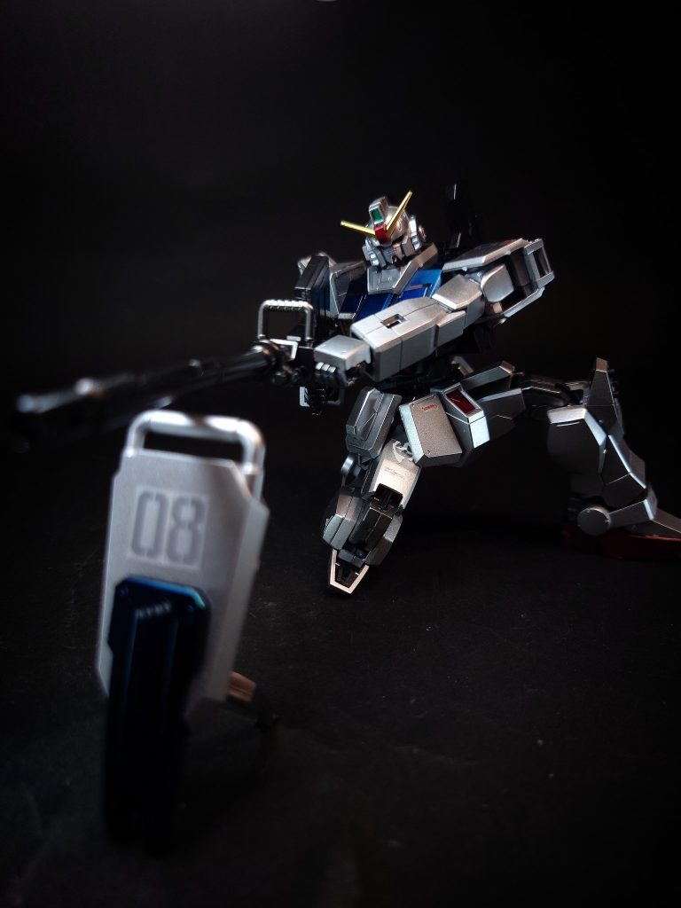 カラーリングは原型機（2号機）に準じたトリコロールであるが、青は原型機より濃くなっている。また、砂漠でのミッションなどでは白がサンドカラーに塗り替えられることもある。なお、テストカラーは青の部分が赤く塗られており、ジムに近い[17]。