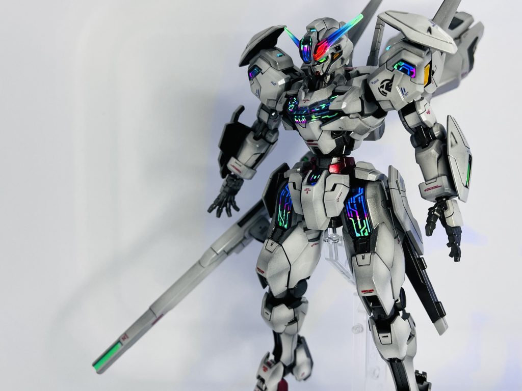 作中のイメージで発光するようにしました。ゲーミングPCのようですね。