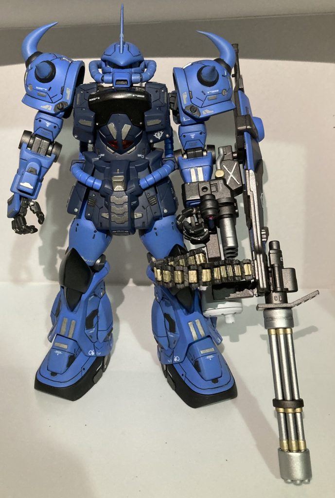 主に手を入れたのは･スパイク鋭利化･胸板、膝アーマーの肥大化･ヒサシをパテ盛りして目つきの悪化･モノアイ、マニュピレーター、ベルトリンクの差し替え など。